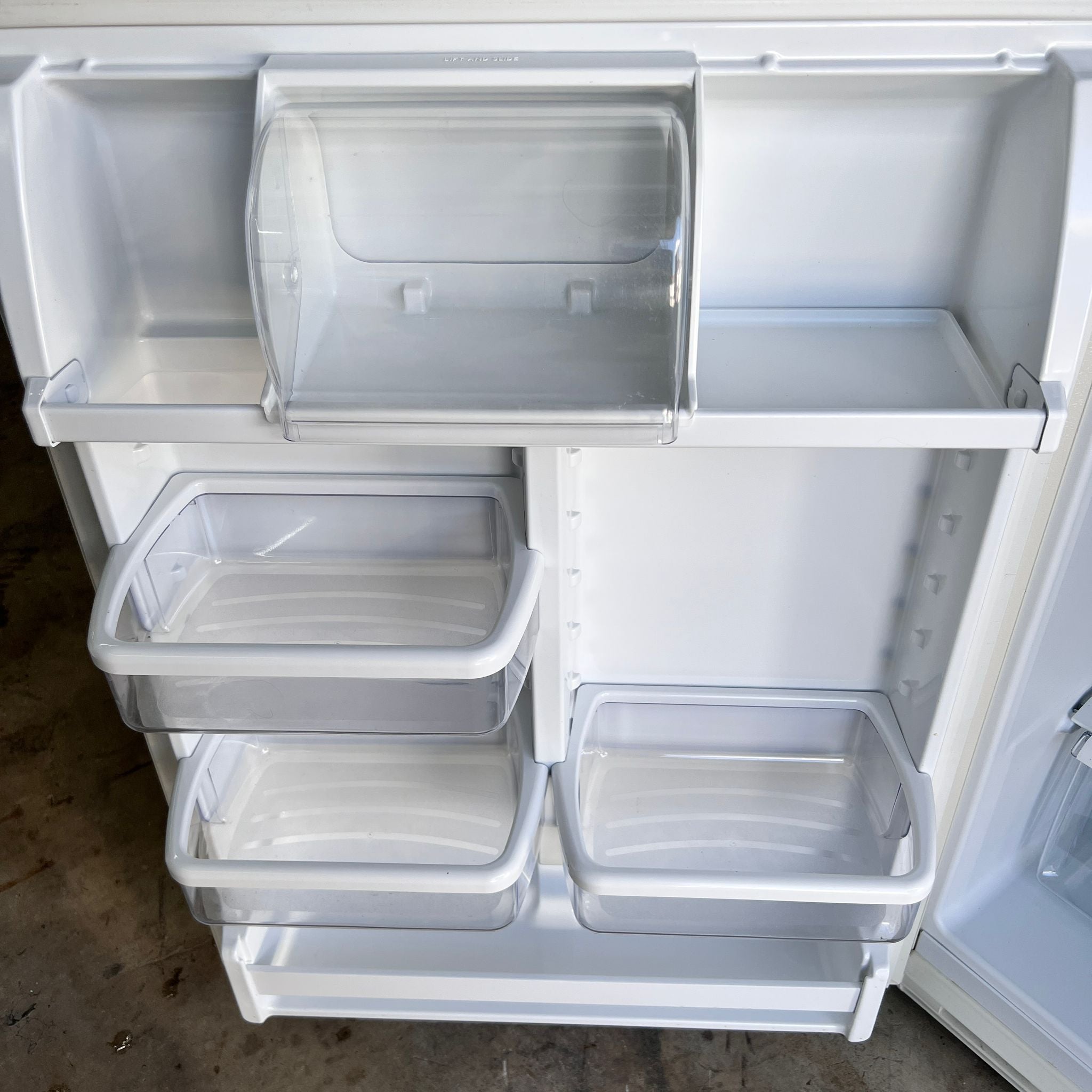 Kenmore Top and Bottom Refrigerator with Ice maker Kenmore Top and Bottom Refrigerator with Ice maker